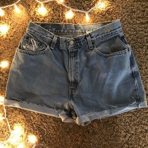 Semi-distressed Levi’s 550 Mom Shorts